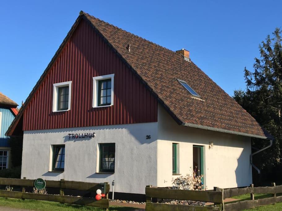 Trollhus - Grosses Familienfreundliches Ferienhaus Born Exterior foto